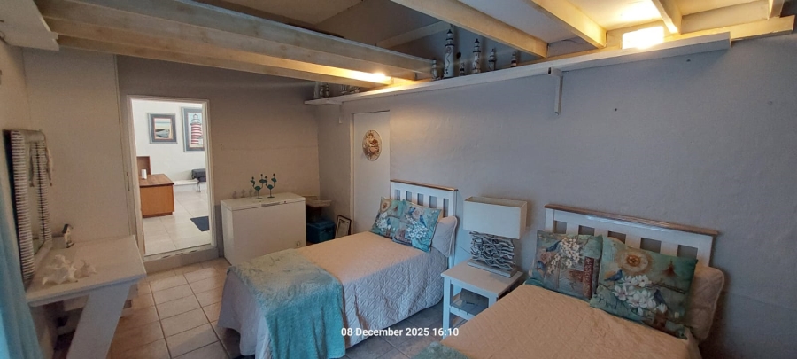 6 Bedroom Property for Sale in Wavecrest Eastern Cape